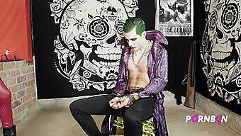 Store Bryster Og Oralsex I En Spansk Pornovideo Med En Joker Og Harley Quinn Cosplay